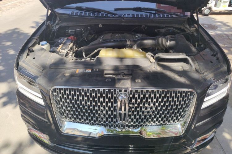 Used Lincoln Navigator 2018 3.5T Prestige Version China V Emission Standard Engine Bay