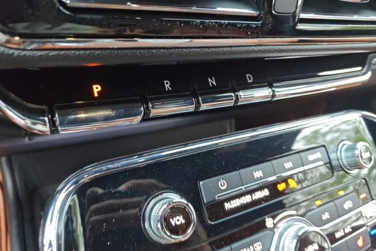 Used Lincoln Navigator 2018 3.5T Prestige Version China V Emission Standard Gear Lever