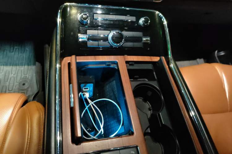 Used Lincoln Navigator 2018 3.5T Prestige Version China V Emission Standard Gear Lever