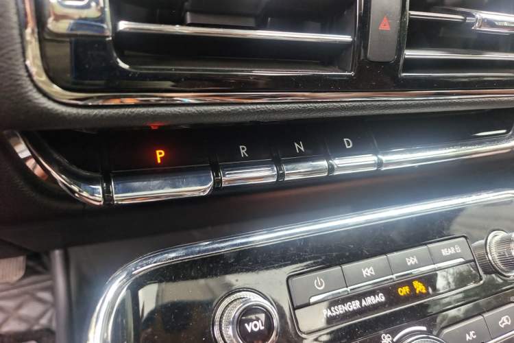 Used Lincoln Navigator 2018 3.5T Prestige Version China V Emission Standard Gear Lever