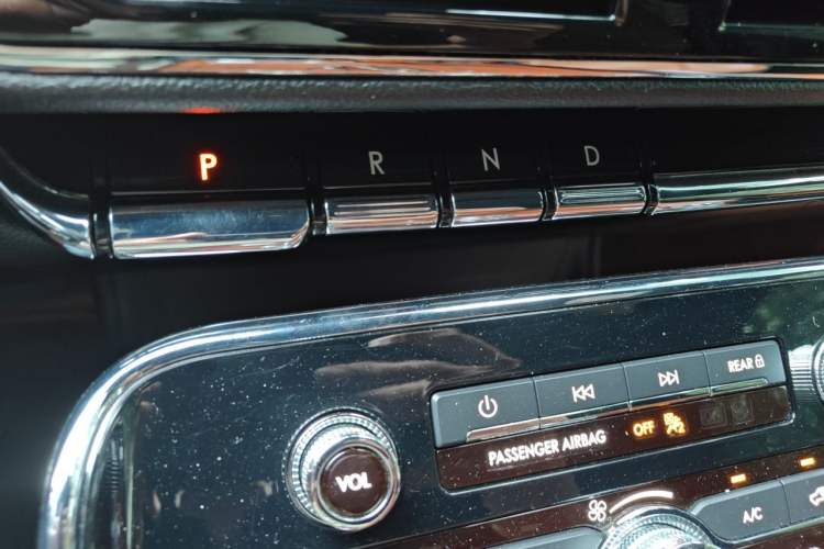 Used Lincoln Navigator 2018 3.5T Prestige Version China V Emission Standard Gear Lever