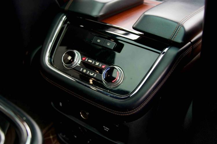 Used Lincoln Navigator 2018 3.5T Prestige Version China V Emission Standard Interior 3