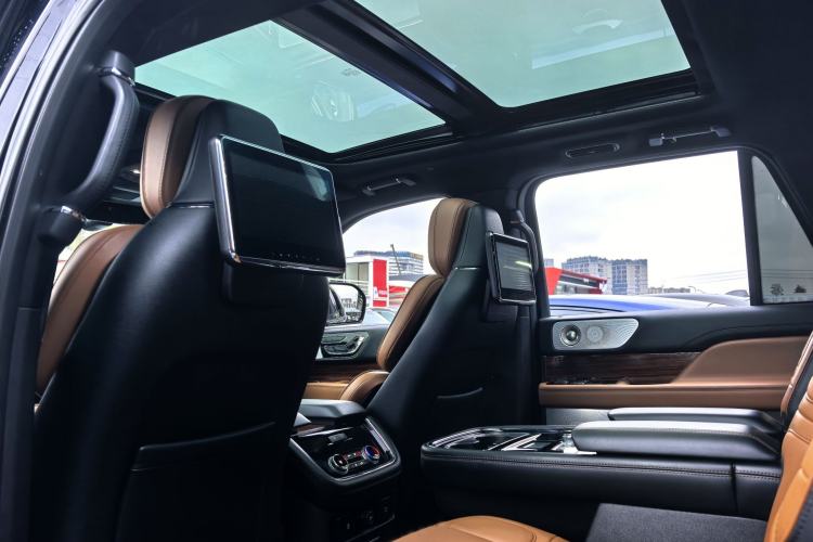 Used Lincoln Navigator 2018 3.5T Prestige Version China V Emission Standard Interior 9