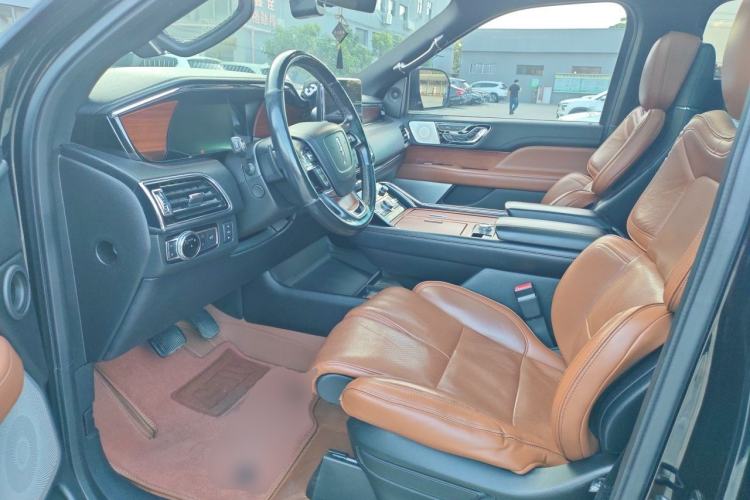 Used Lincoln Navigator  Left Front Seat