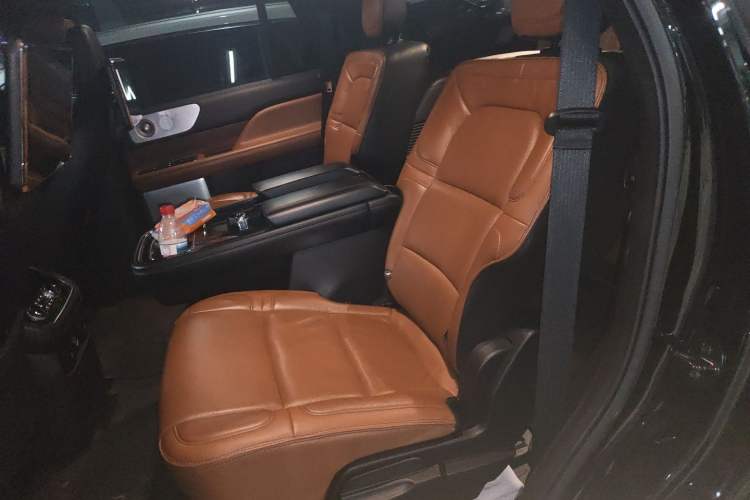 Used Lincoln Navigator 2018 3.5T Prestige Version China V Emission Standard Left Rear Seat