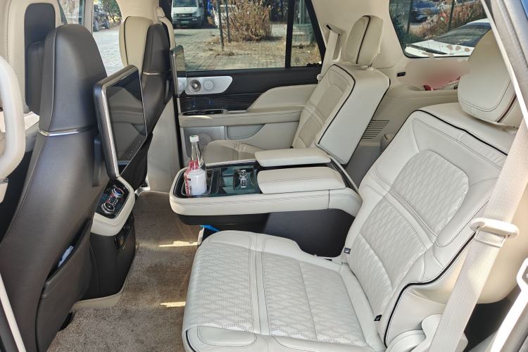 Used Lincoln Navigator 2018 3.5T Presidential Series China V Standard Left Rear Seat
