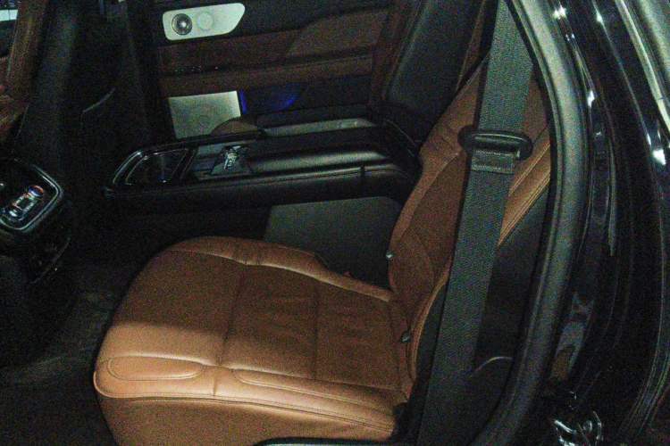 Used Lincoln Navigator 2018 3.5T Prestige Version China V Emission Standard Left Rear Seat