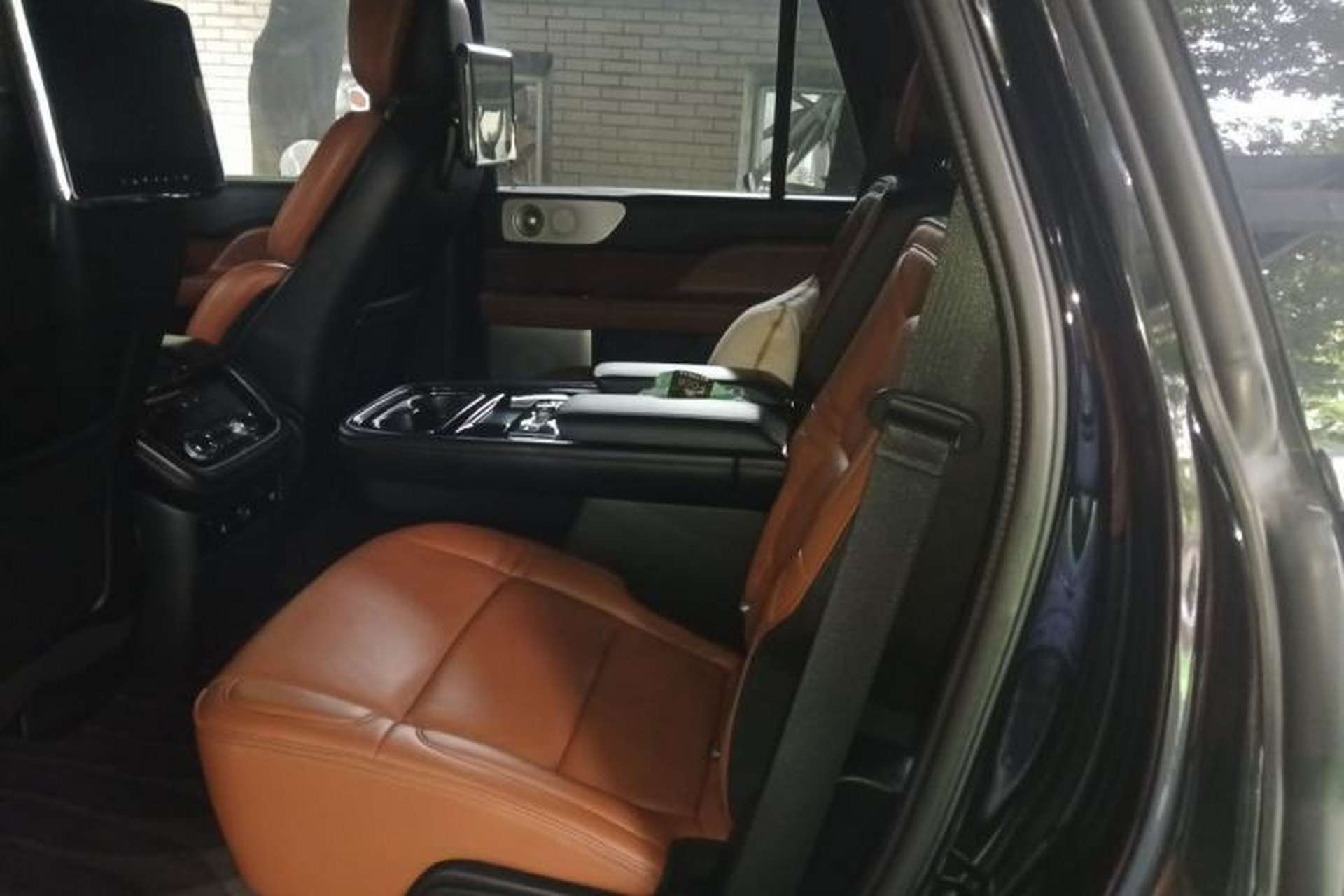 Used Lincoln Navigator 2018 3.5T Prestige Version China V Emission Standard Left Rear Seat