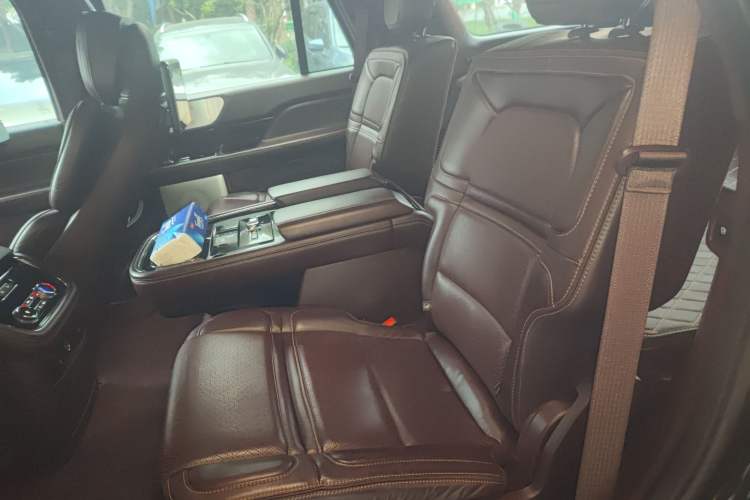 Used Lincoln Navigator 2018 3.5T Prestige Version China V Emission Standard Left Rear Seat