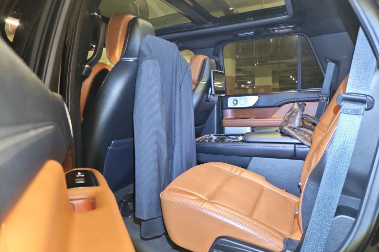 Used Lincoln Navigator 2018 3.5T Prestige Version China V Emission Standard Left Rear Seat