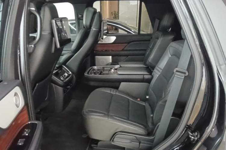 Used Lincoln Navigator 2018 3.5T Prestige Version China V Emission Standard Left Rear Seat