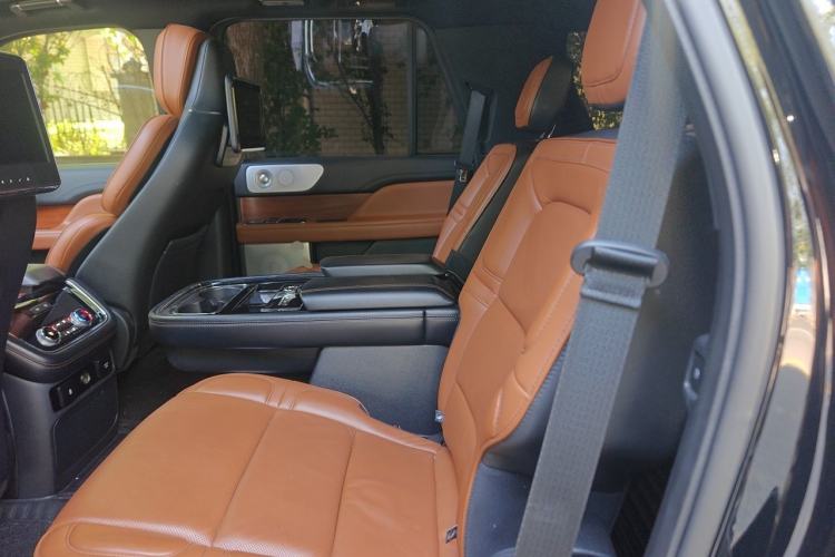 Used Lincoln Navigator 2018 3.5T Prestige Version China V Emission Standard Left Rear Seat