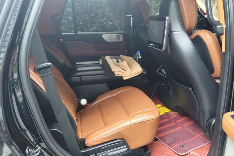 Used Lincoln Navigator 2018 3.5T Prestige Version China V Emission Standard Left Rear Seat