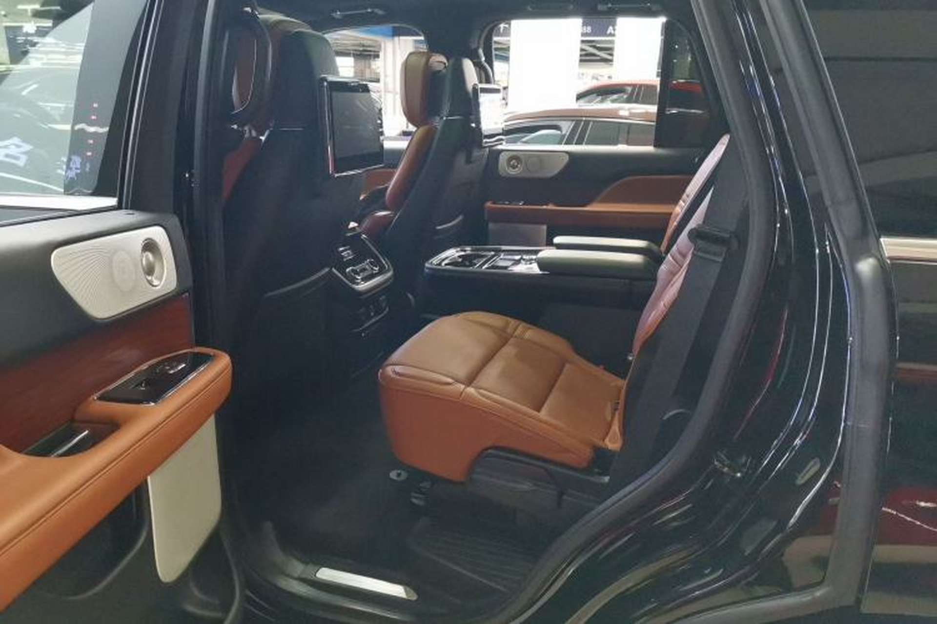 Used Lincoln Navigator 2018 3.5T Prestige Version China V Emission Standard Left Rear Seat