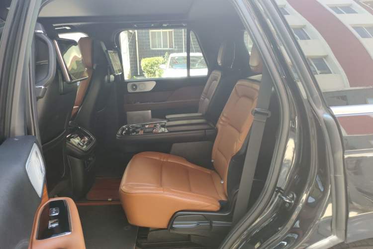 Used Lincoln Navigator 2018 3.5T Prestige Version China V Emission Standard Left Rear Seat
