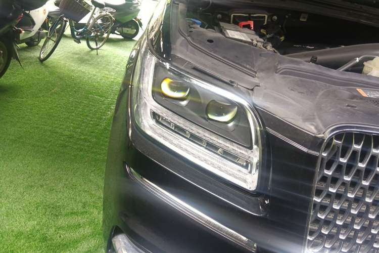 Used Lincoln Navigator 2018 3.5T Prestige Version China V Emission Standard Right Front Headlight