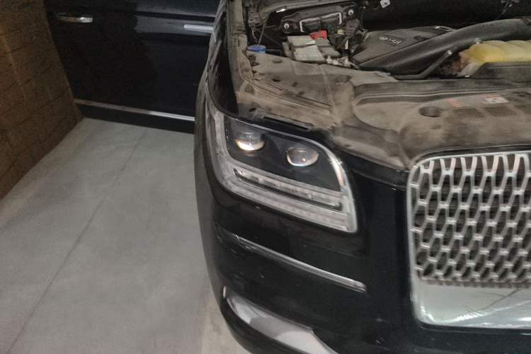 Used Lincoln Navigator 2018 3.5T Prestige Version China V Emission Standard Right Front Headlight