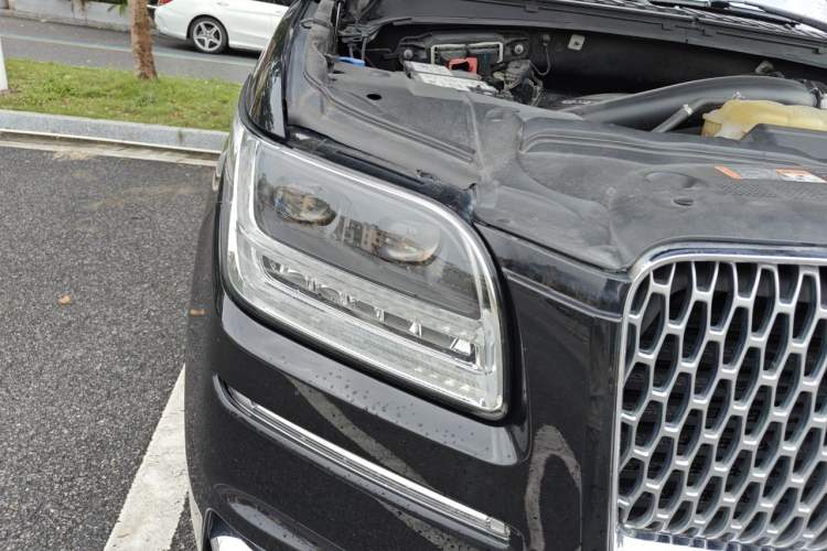 Used Lincoln Navigator 2018 3.5T Prestige Version China V Emission Standard Right Front Headlight