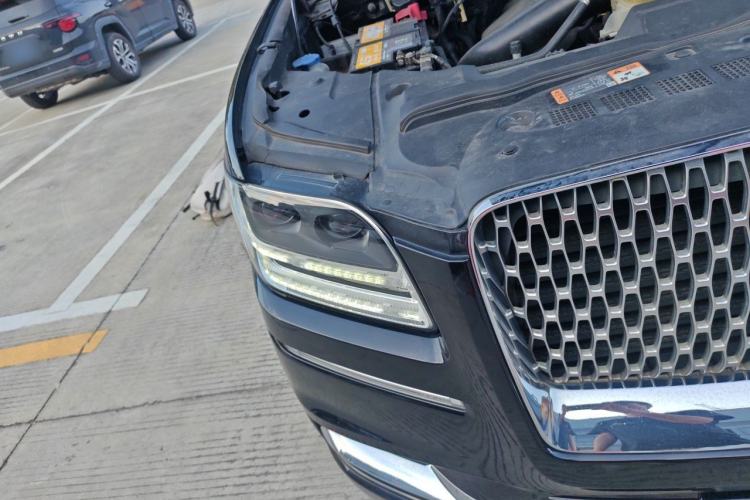 Used Lincoln Navigator  Right Front Headlight