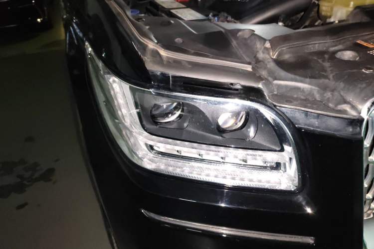 Used Lincoln Navigator 2018 3.5T Prestige Version China V Emission Standard Right Front Headlight
