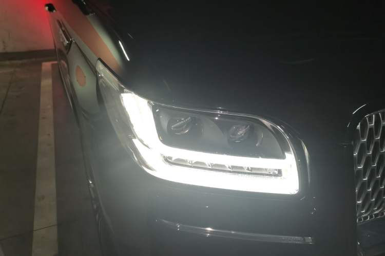 Used Lincoln Navigator 2018 3.5T Presidential Series China V Standard Right Front Headlight