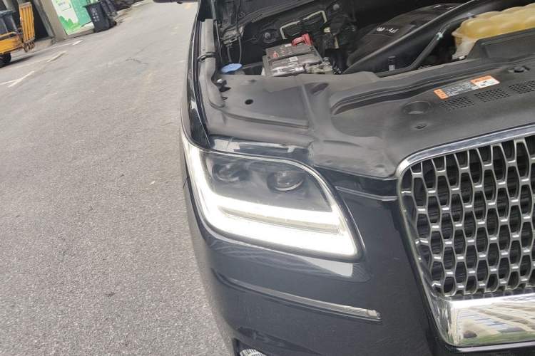 Used Lincoln Navigator 2018 3.5T Prestige Version China V Emission Standard Right Front Headlight