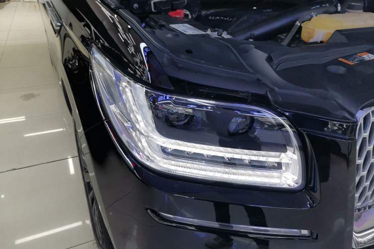 Used Lincoln Navigator 2018 3.5T Prestige Version China V Emission Standard Right Front Headlight