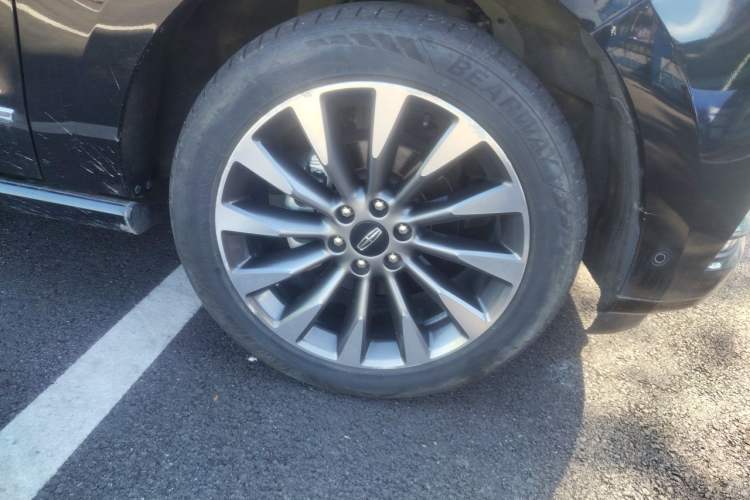 Used Lincoln Navigator 2018 3.5T Prestige Version China V Emission Standard Right Front Wheel Hub