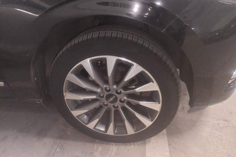 Used Lincoln Navigator 2018 3.5T Prestige Version China V Emission Standard Right Front Wheel Hub