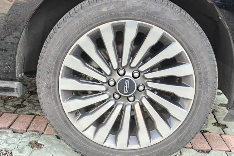 Used Lincoln Navigator 2018 3.5T Presidential Series China V Standard Right Front Wheel Hub