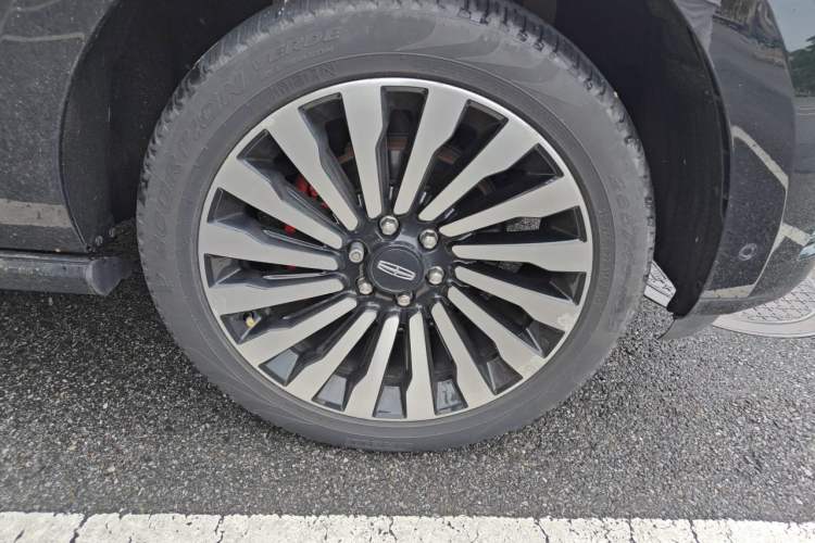 Used Lincoln Navigator 2018 3.5T Prestige Version China V Emission Standard Right Front Wheel Hub