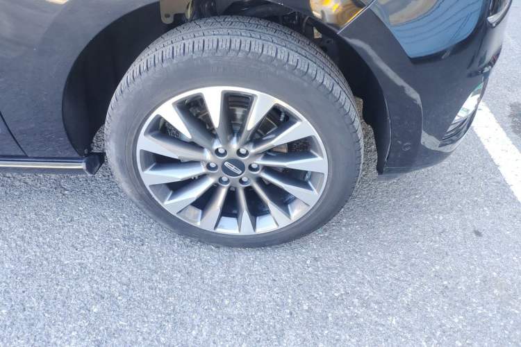 Used Lincoln Navigator 2018 3.5T Prestige Version China V Emission Standard Right Front Wheel Hub