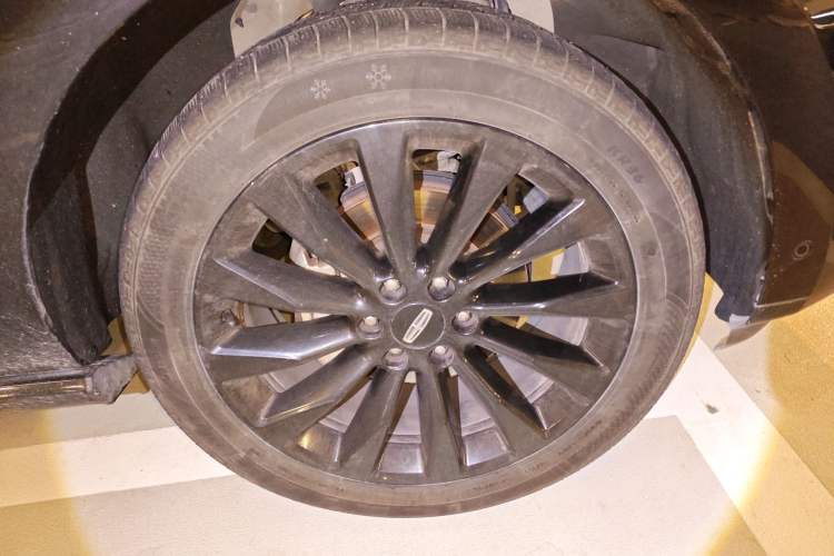 Used Lincoln Navigator 2018 3.5T Prestige Version China V Emission Standard Right Front Wheel Hub