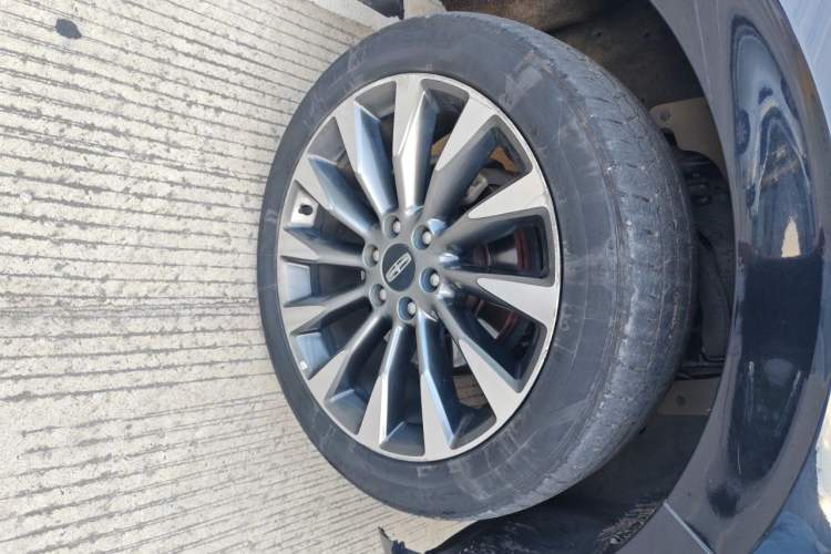 Used Lincoln Navigator  Right Front Wheel Hub