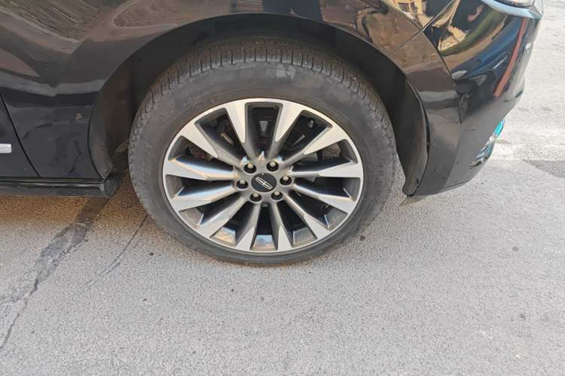 Used Lincoln Navigator 2018 3.5T Prestige Version China V Emission Standard Right Front Wheel Hub