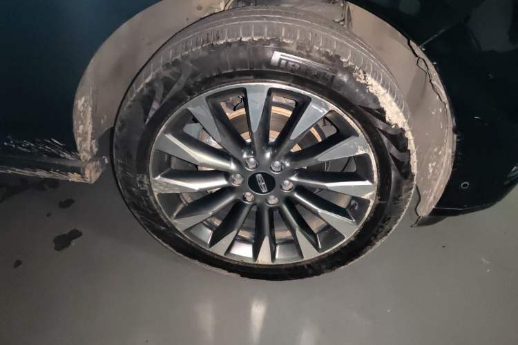 Used Lincoln Navigator 2018 3.5T Prestige Version China V Emission Standard Right Front Wheel Hub