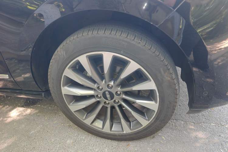 Used Lincoln Navigator 2018 3.5T Prestige Version China V Emission Standard Right Front Wheel Hub