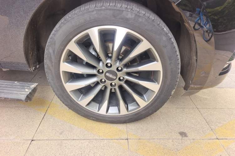 Used Lincoln Navigator 2018 3.5T Prestige Version China V Emission Standard Right Front Wheel Hub