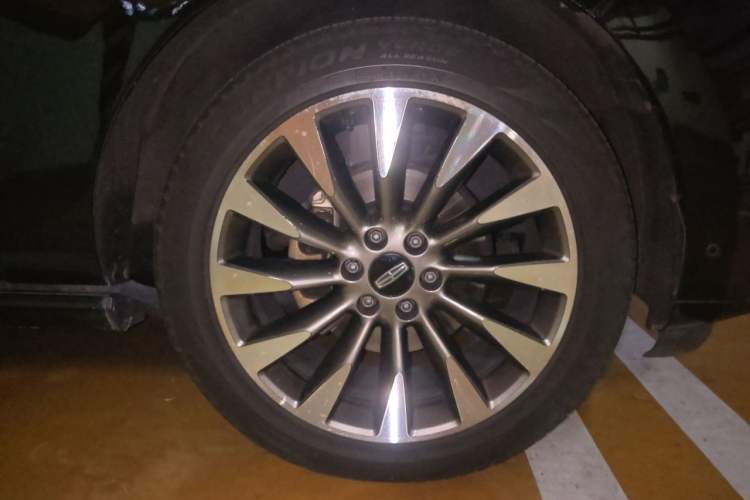 Used Lincoln Navigator 2018 3.5T Prestige Version China V Emission Standard Right Front Wheel Hub