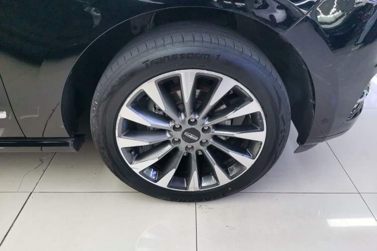 Used Lincoln Navigator 2018 3.5T Prestige Version China V Emission Standard Right Front Wheel Hub
