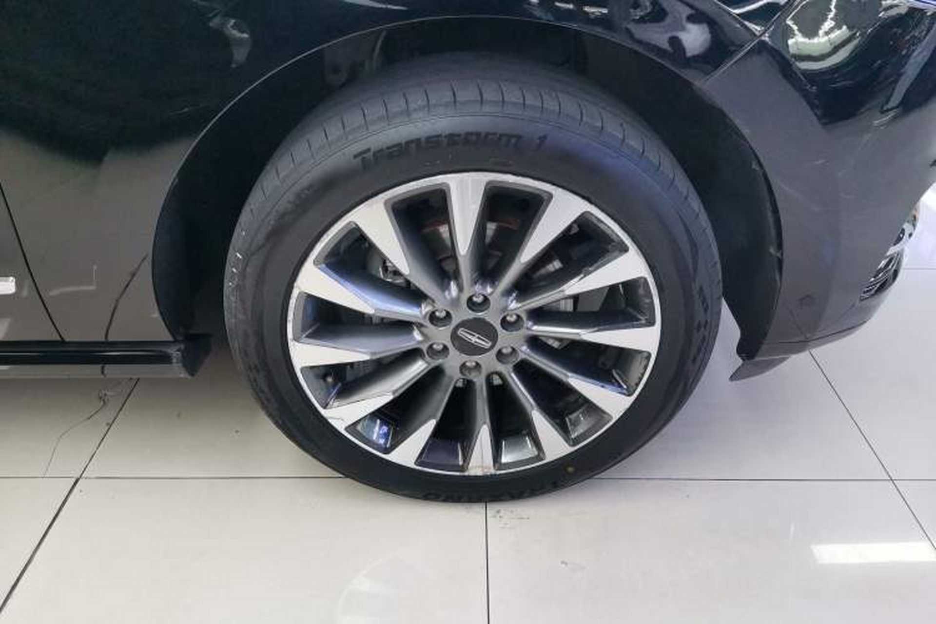 Used Lincoln Navigator 2018 3.5T Prestige Version China V Emission Standard Right Front Wheel Hub