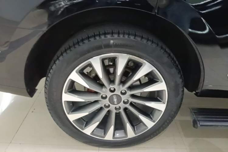 Used Lincoln Navigator 2018 3.5T Prestige Version China V Emission Standard Right Rear Wheel Hub