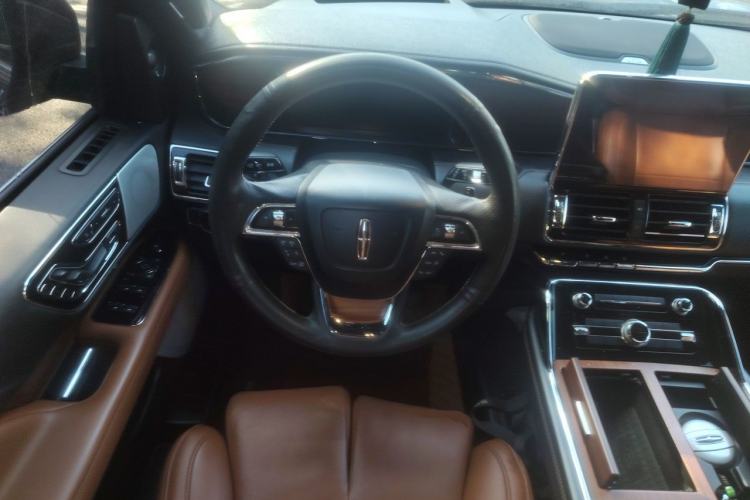 Used Lincoln Navigator 2018 3.5T Prestige Version China V Emission Standard Steering Wheel