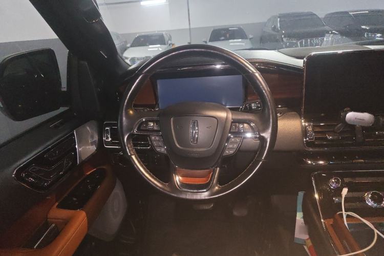 Used Lincoln Navigator 2018 3.5T Prestige Version China V Emission Standard Steering Wheel