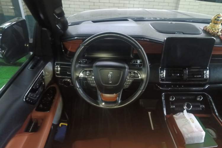 Used Lincoln Navigator 2018 3.5T Prestige Version China V Emission Standard Steering Wheel