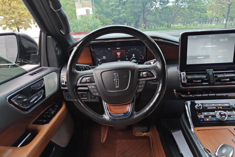 Used Lincoln Navigator 2018 3.5T Prestige Version China V Emission Standard Steering Wheel