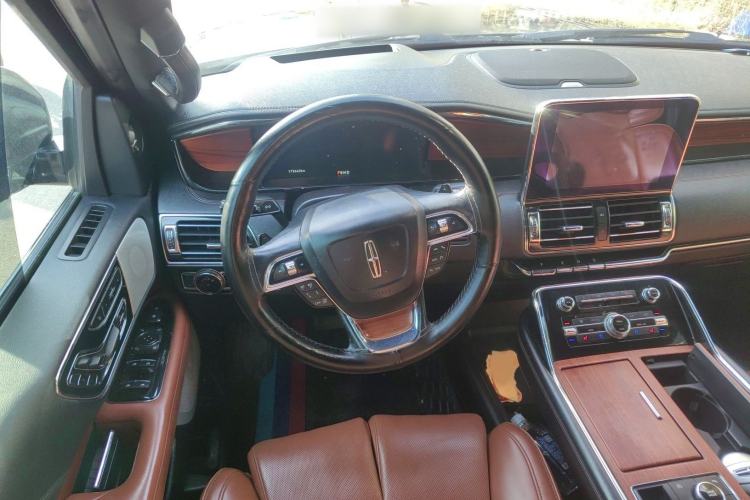 Used Lincoln Navigator 2018 3.5T Prestige Version China V Emission Standard Steering Wheel