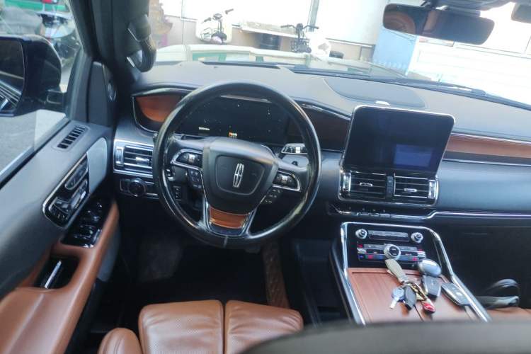 Used Lincoln Navigator 2018 3.5T Prestige Version China V Emission Standard Steering Wheel
