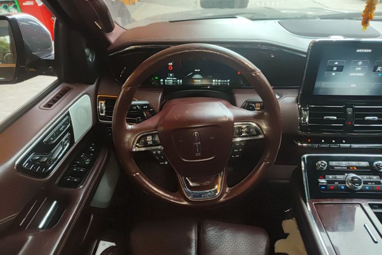 Used Lincoln Navigator 2018 3.5T Prestige Version China V Emission Standard Steering Wheel