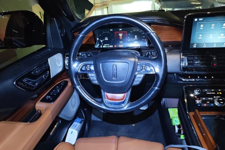 Used Lincoln Navigator 2018 3.5T Prestige Version China V Emission Standard Steering Wheel